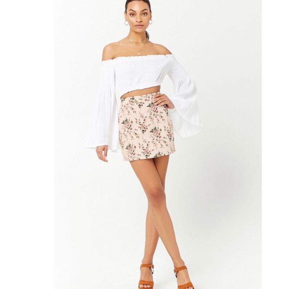 🔥 Forever 21, floral pink mini skirt. Size M